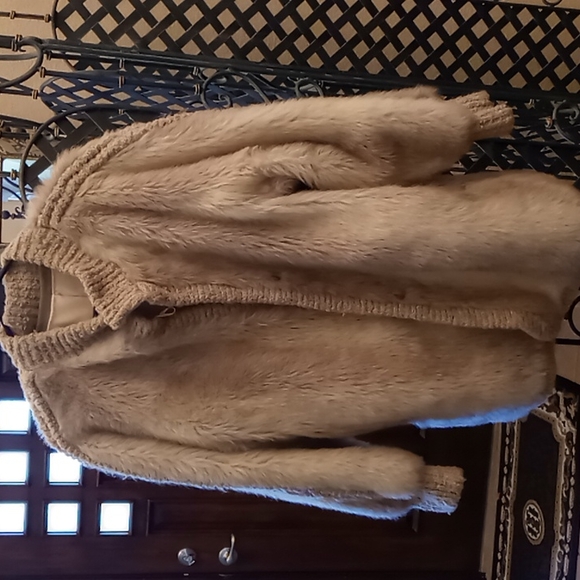 Faux fur jacket - Picture 4 of 4